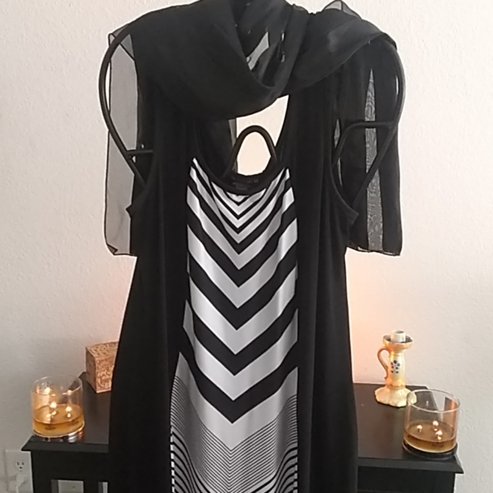 Dress - Picture 2 of 4